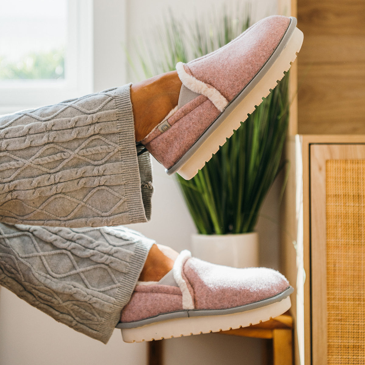 A closeup of a model wearing the Cobian Carmel Moccasin Pink #color_pink